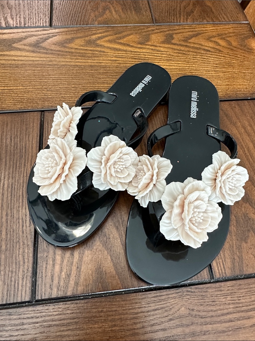 Mini Melissa Black Jelly Sandals with Cream Floral Appliques NWOT